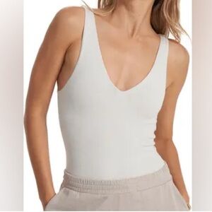 Vuori Dreamknit Halo Bodysuit size small salt heather